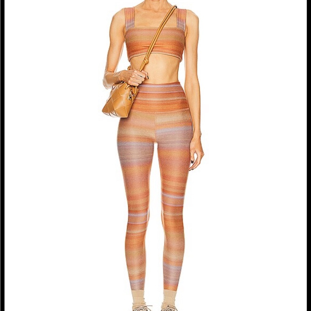 Beyond Yoga soft mark set Multicolor Striped Leggings and bra top sz M sunset